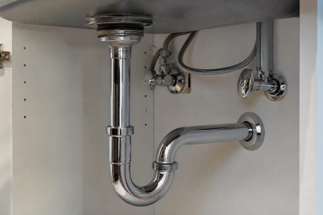 Beispiel: Küchenabfluss und Siphon unter der Spüle, Detail